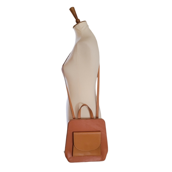 DIVINA FIRENZE Pebbled Leather Colorblock Convertible Backpack‎ Crossbody